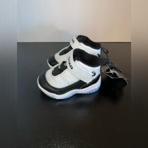 SHAQUILLE INFANT SNEAKER SIZE 3 NWT